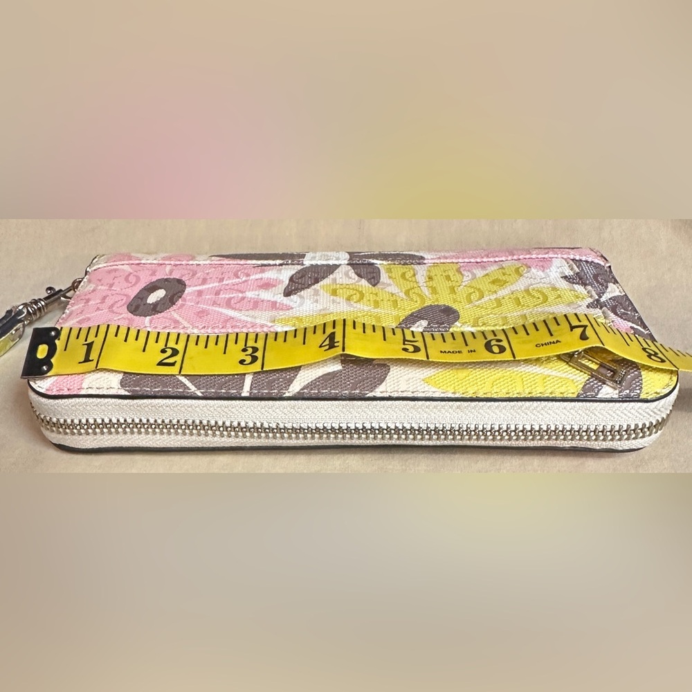 Guess MultiColor Floral Textured Coated Canvas/Fabric Zip Around Wristlet Wallet - Picture 7 of 16